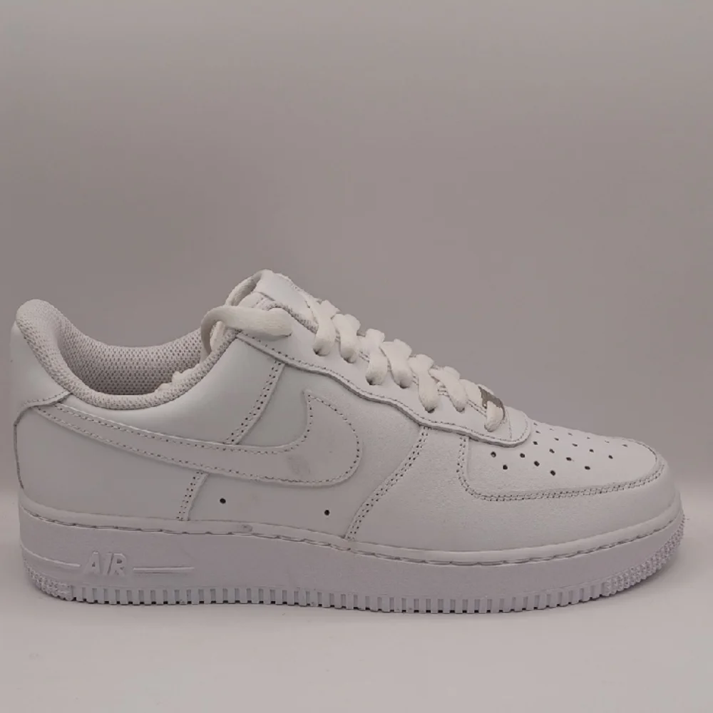 NEW Nike Air Force 1 Triple White Sneakers Men Size 10 US DD8959-100 - Picture 7 of 13